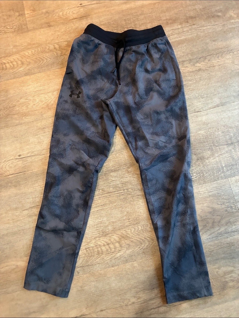 Under Armour Men's Black & Gray Camo Joggers
